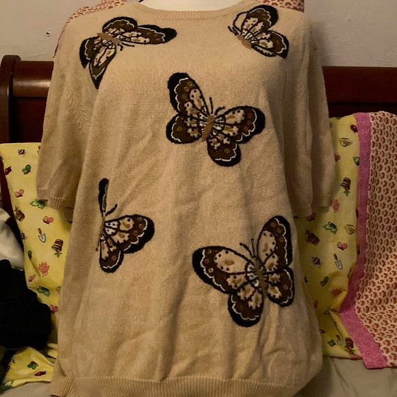 Butterfly Tan short sleeve embroidered sweater - Picture 1 of 4